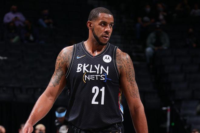 露更激进的 露更激进的